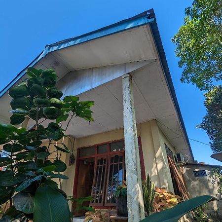 Agus Family Homestay Labuan Bajo Exterior photo