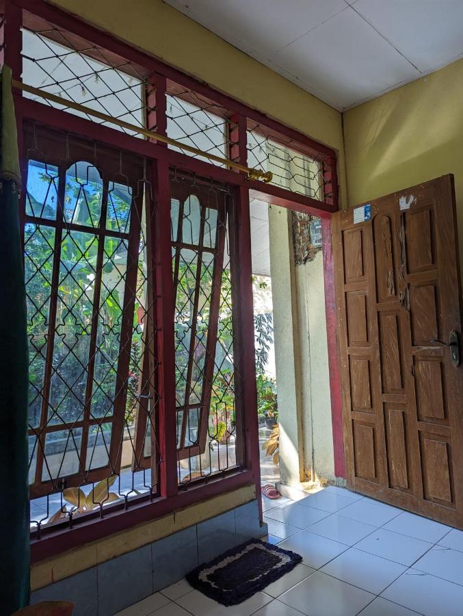 Agus Family Homestay Labuan Bajo Exterior photo