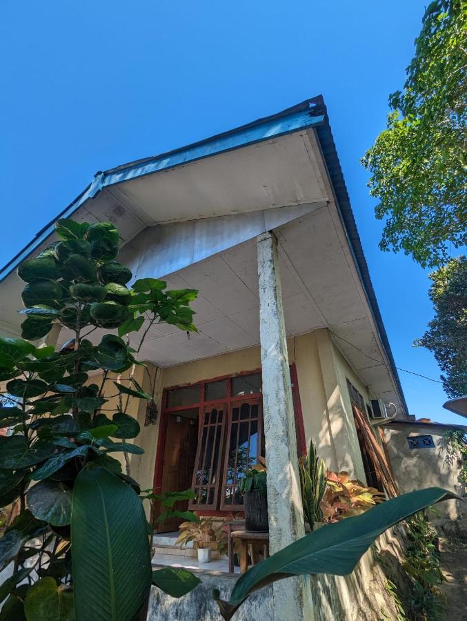 Agus Family Homestay Labuan Bajo Exterior photo
