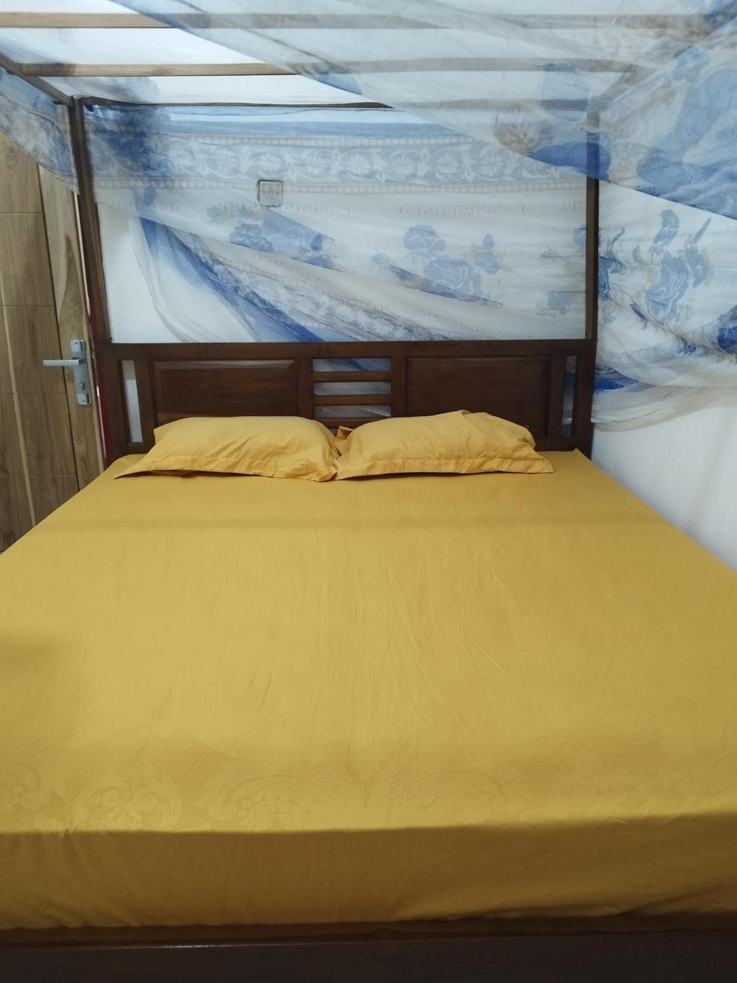 Agus Family Homestay Labuan Bajo Exterior photo